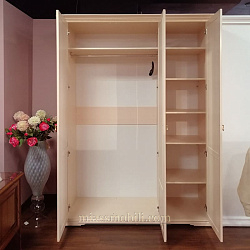 Шкаф 3-дверный для платья и белья